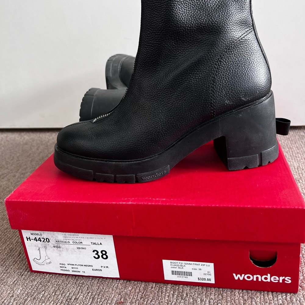 WONDERS Boot - Picture 3 of 6